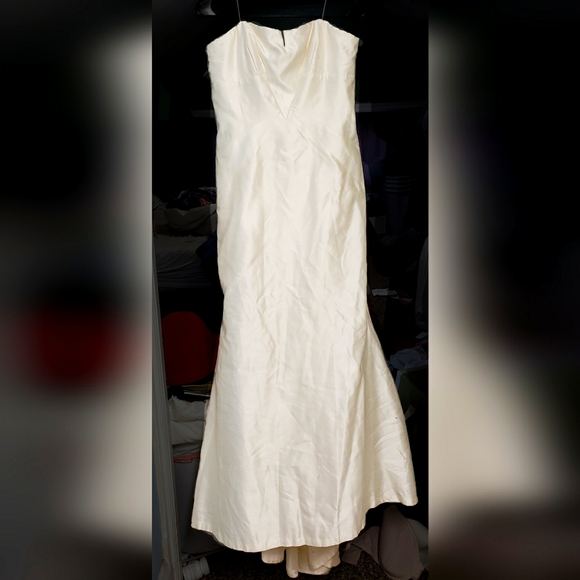 Nicole Miller 100% Silk Strapless Mermaid Wedding Dress True Size 12 - Picture 1 of 8